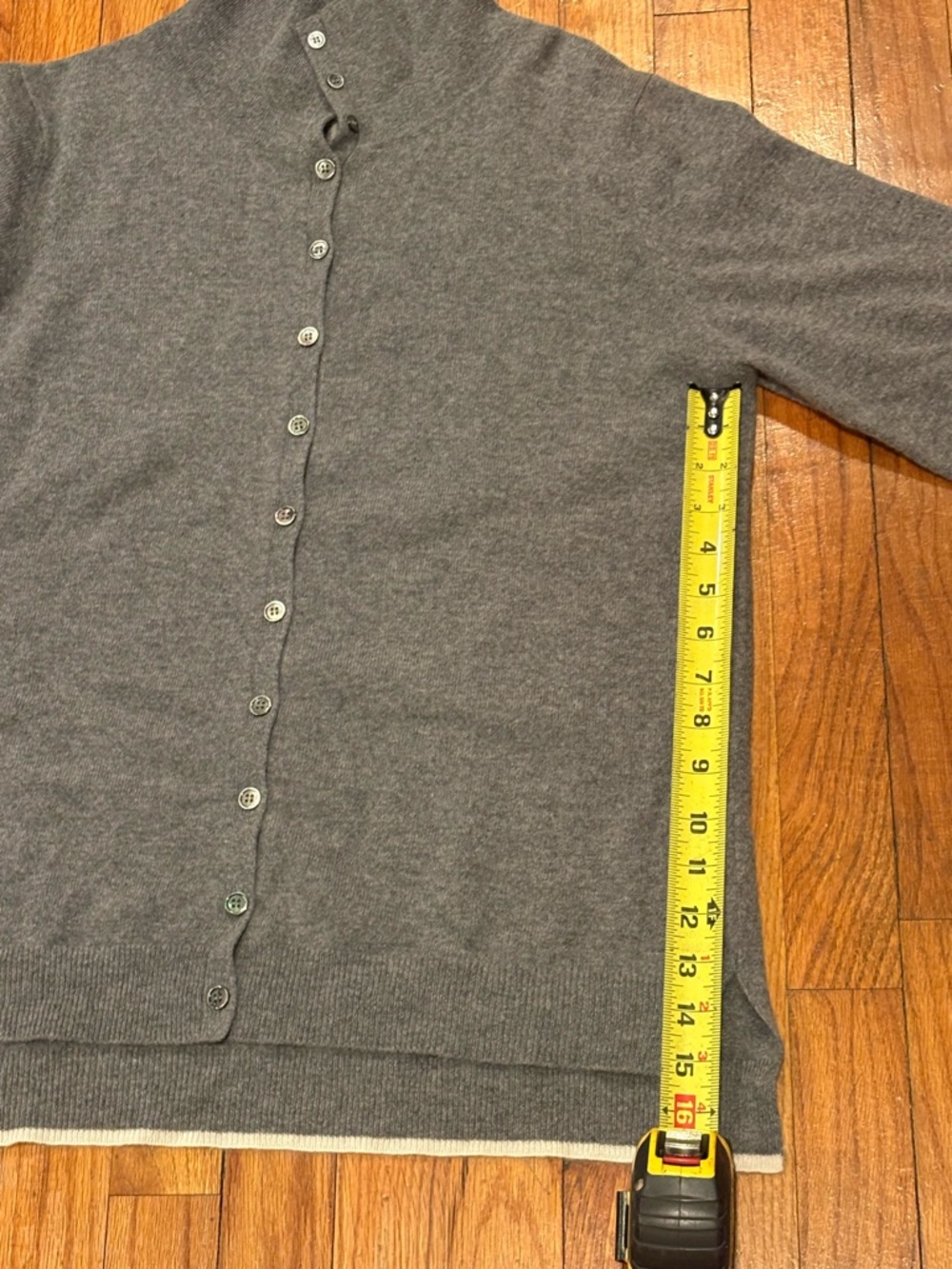 In Cashmere Women's Button-Up Cardigan Sweater in Gray, Size Xl - Picture 10 of 10
